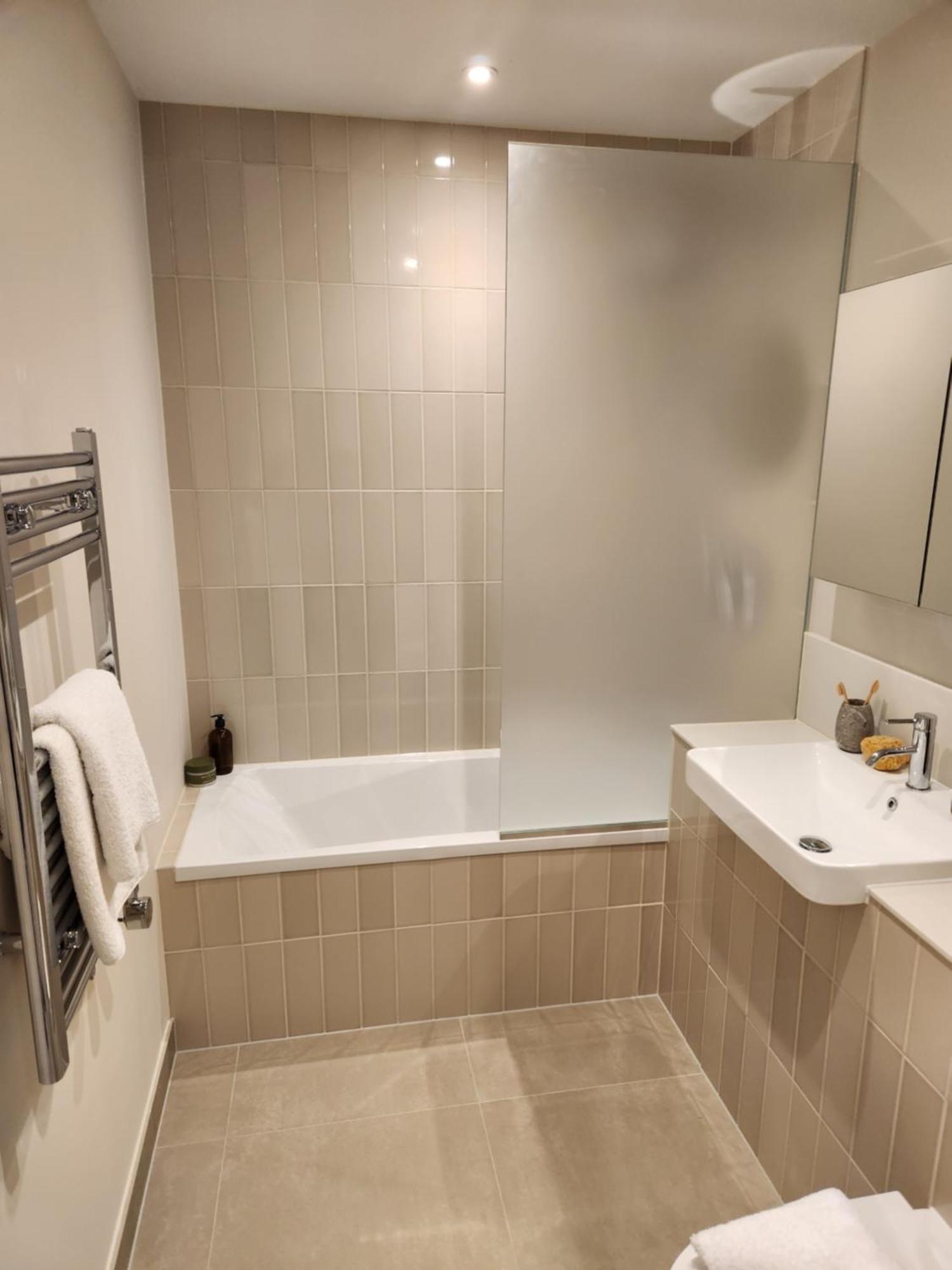 Kings Mews Elegance: City Sparrow's Premier 3-bedroom Residences Apartment *