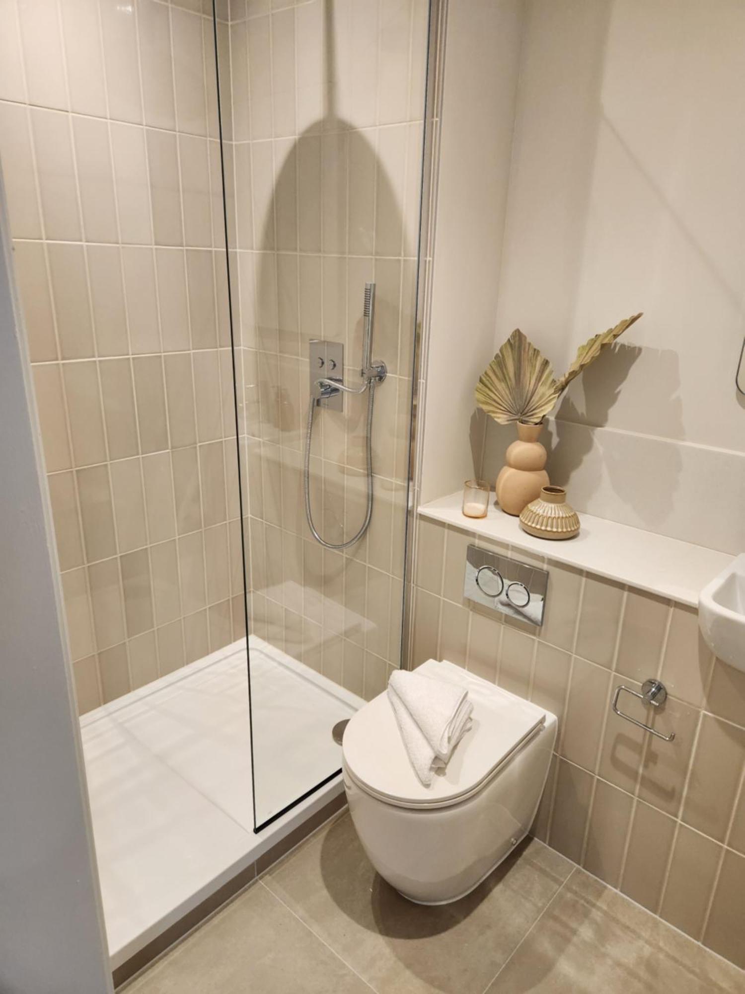 Apartment Kings Mews Elegance: City Sparrow's Premier 3-bedroom Residences *