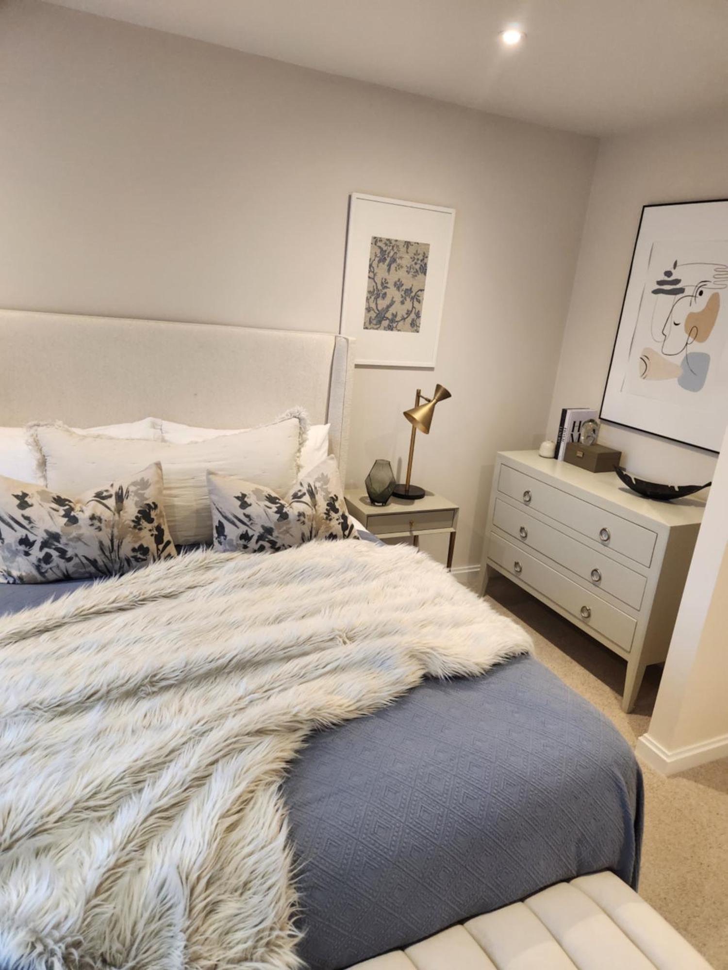 Kings Mews Elegance: City Sparrow's Premier 3-bedroom Residences Apartment *