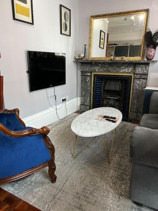 Central London Apartment * London