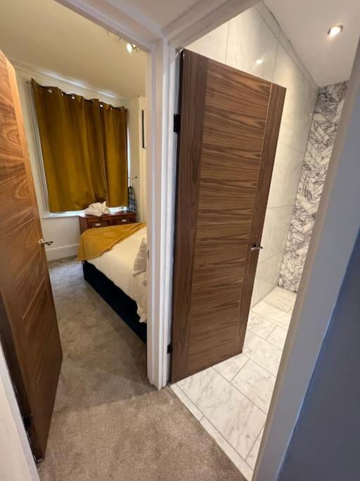 Central London Apartment * London