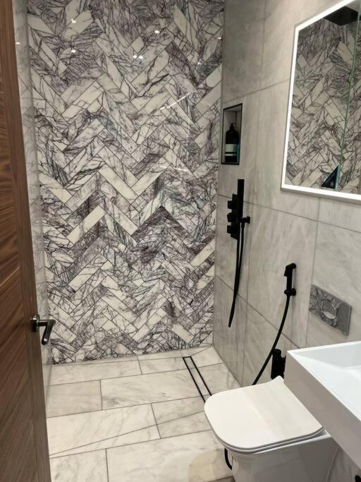 Central London Apartment * London
