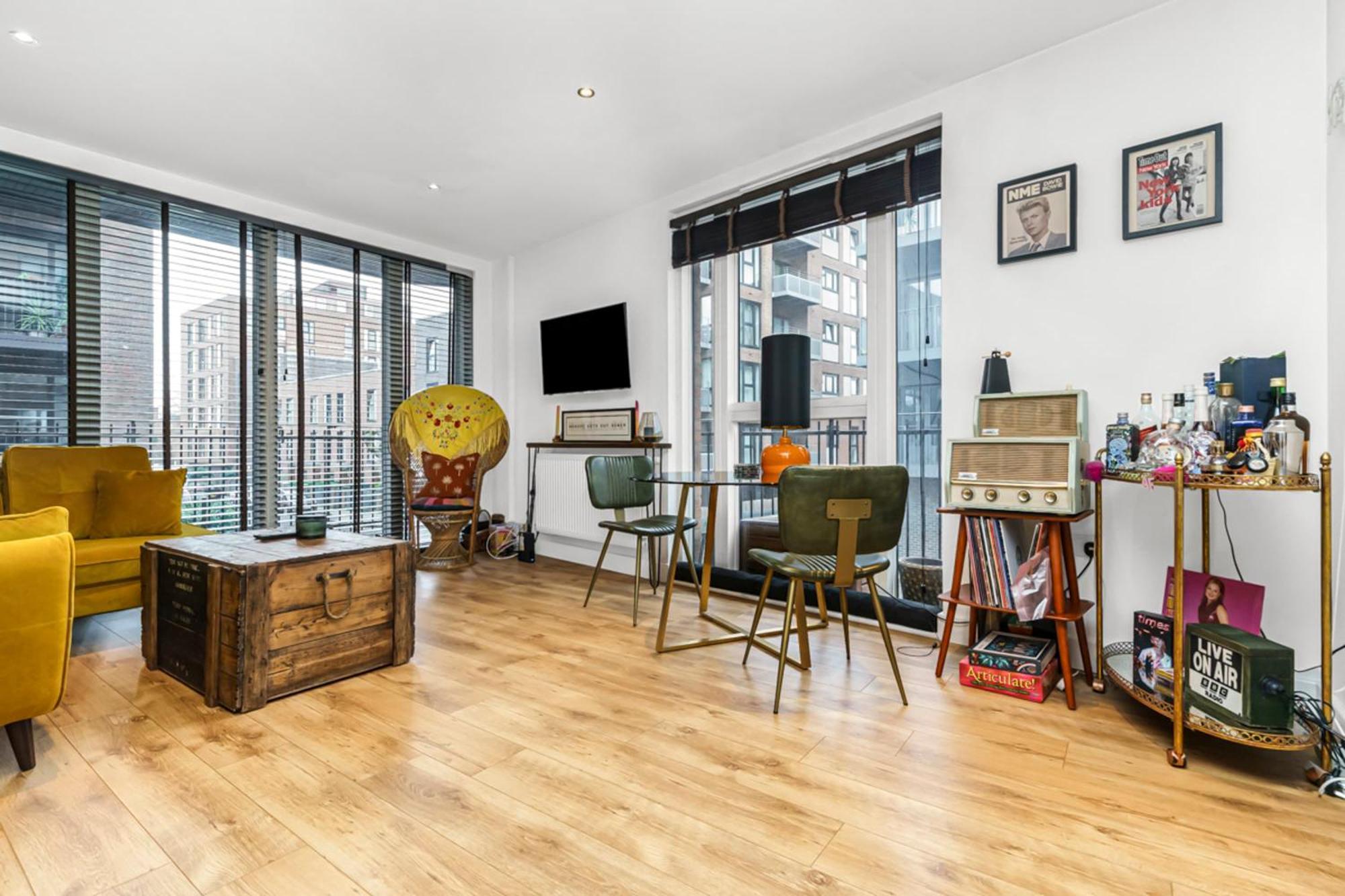 Chic Urban In Shoreditch 2 Bed 2 Bath Apartment *