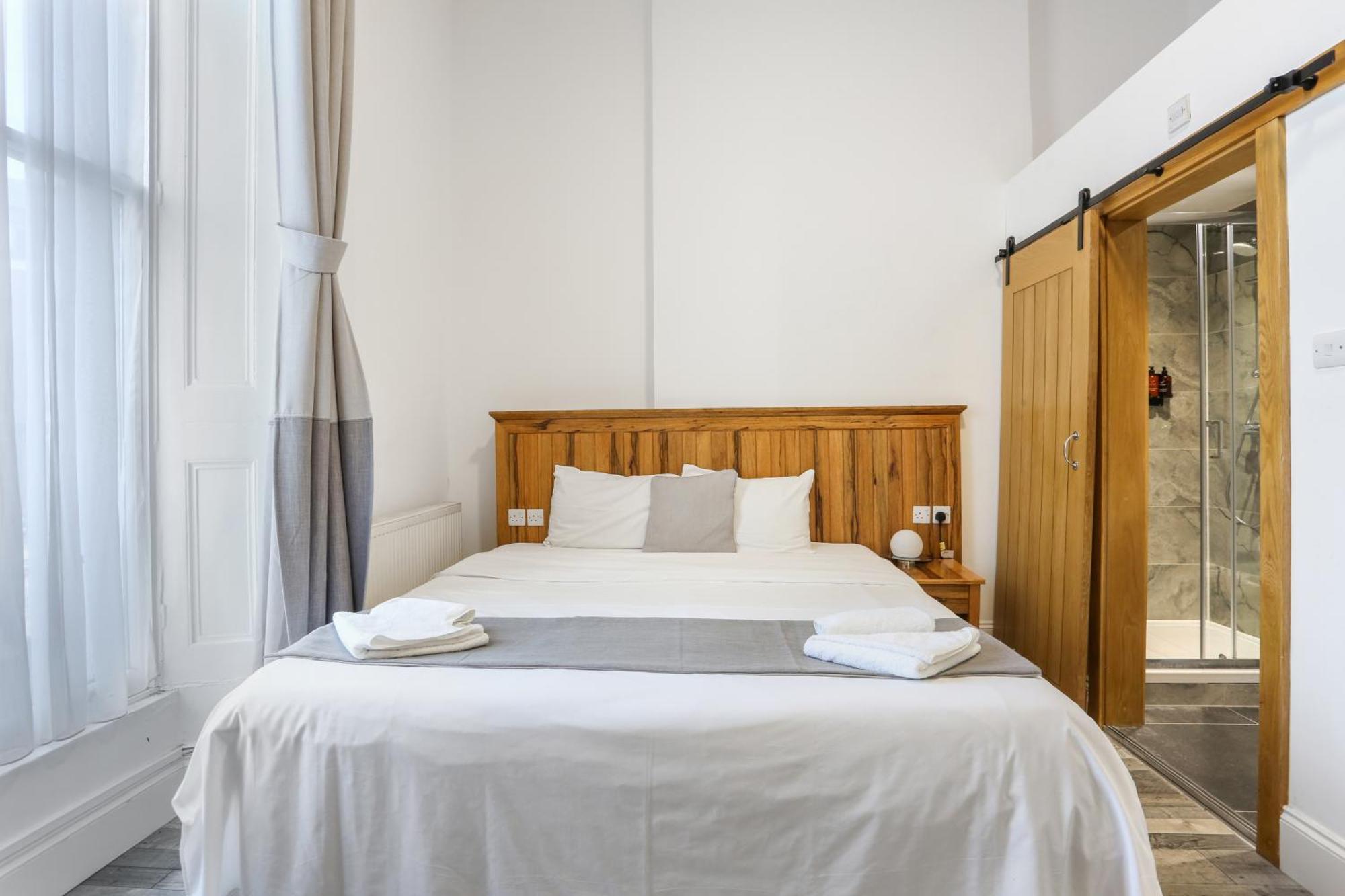 Beiroom Hyde Park Apartment London