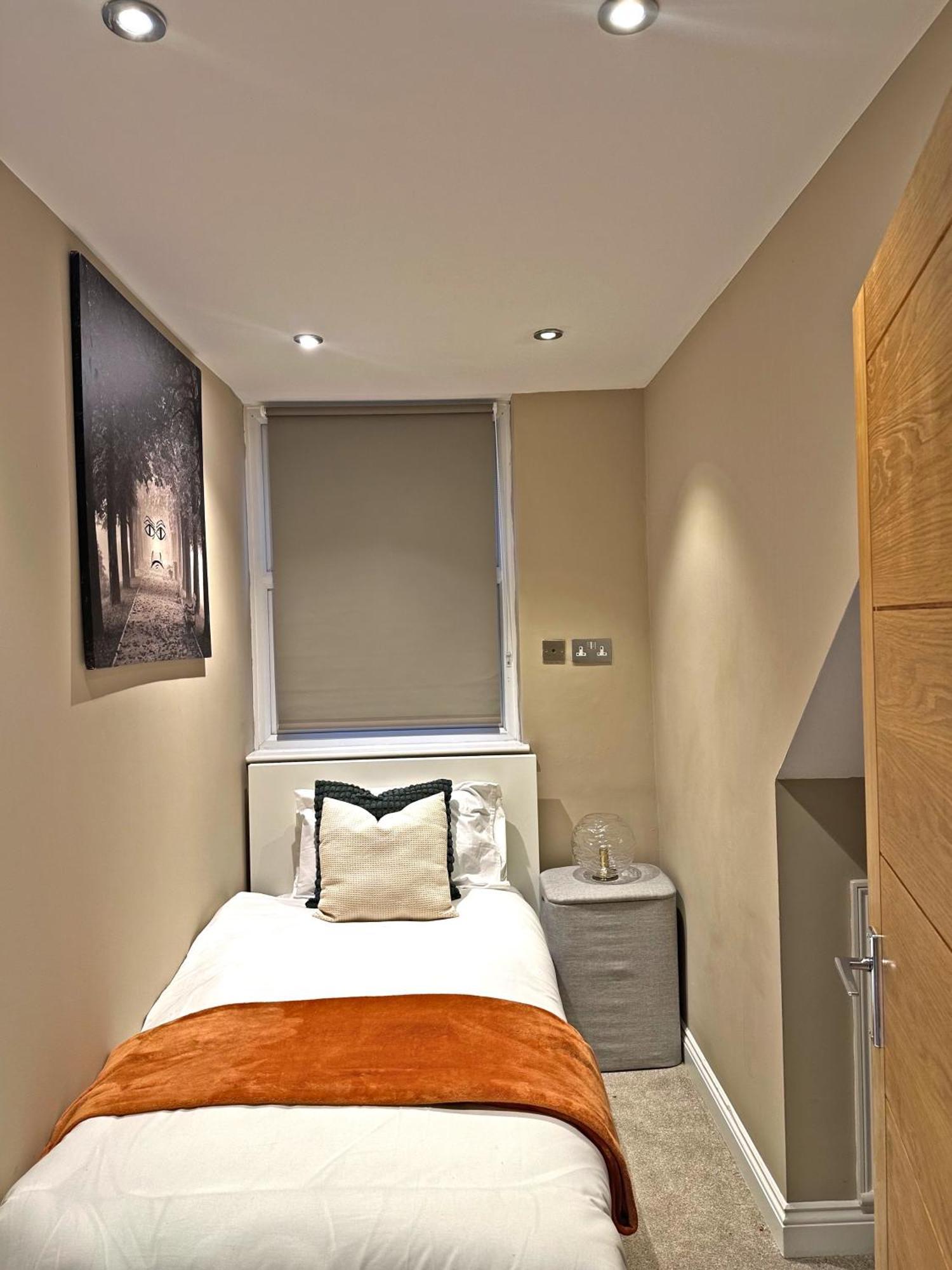 Oikoshomes Three Bedroom Flat In Apartment London