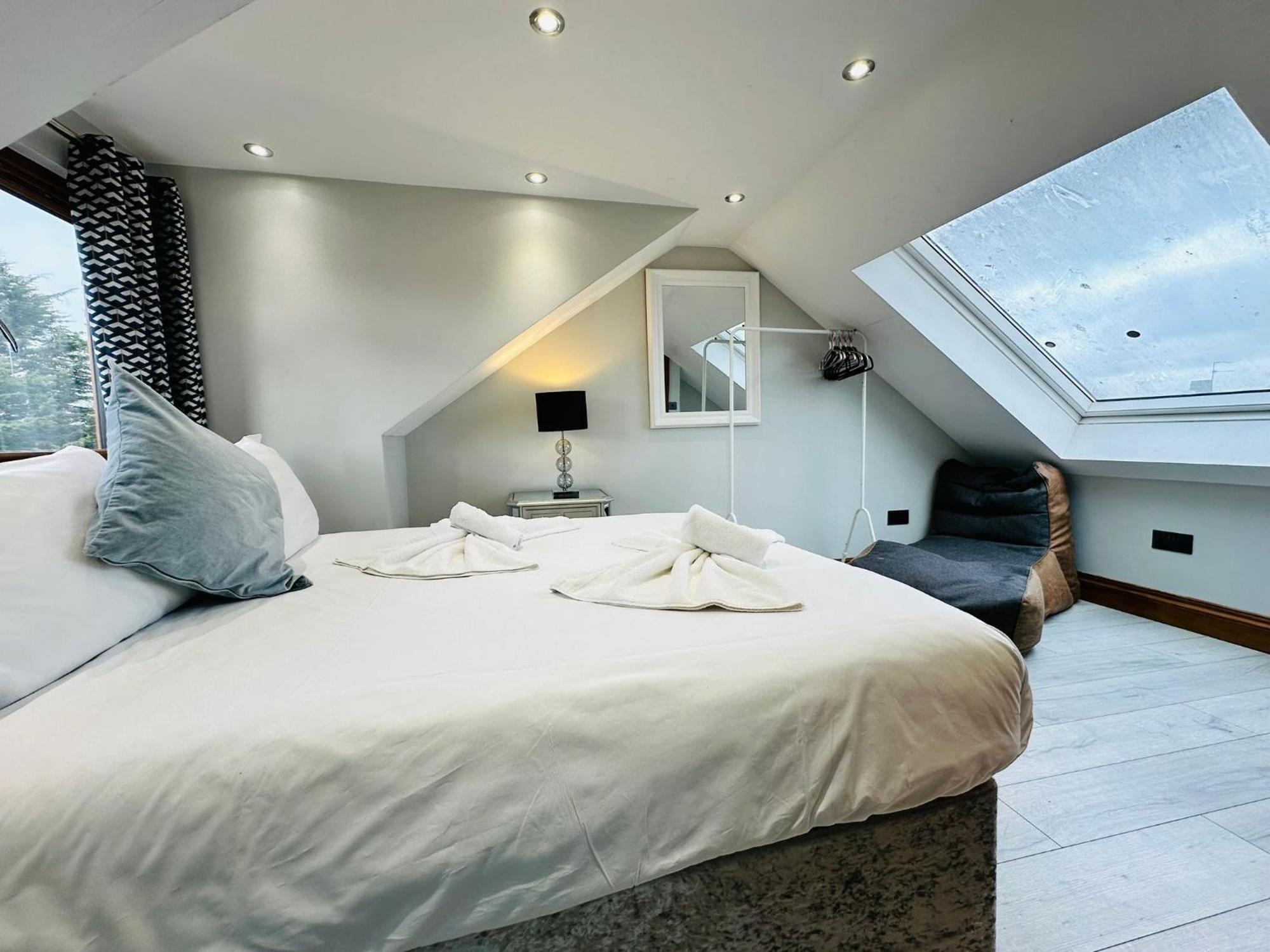 Spacious 6 Bed In Wembly, * London
