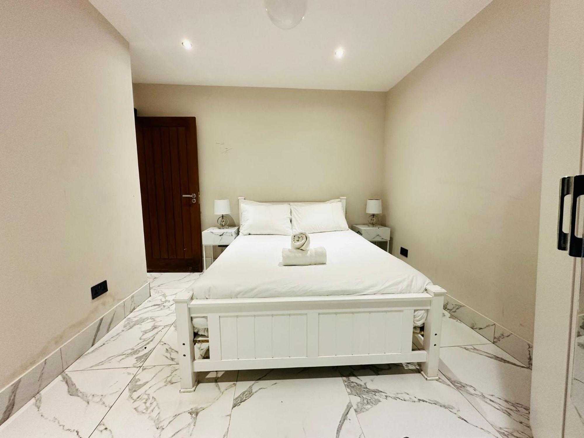 Spacious 6 Bed In Wembly, London