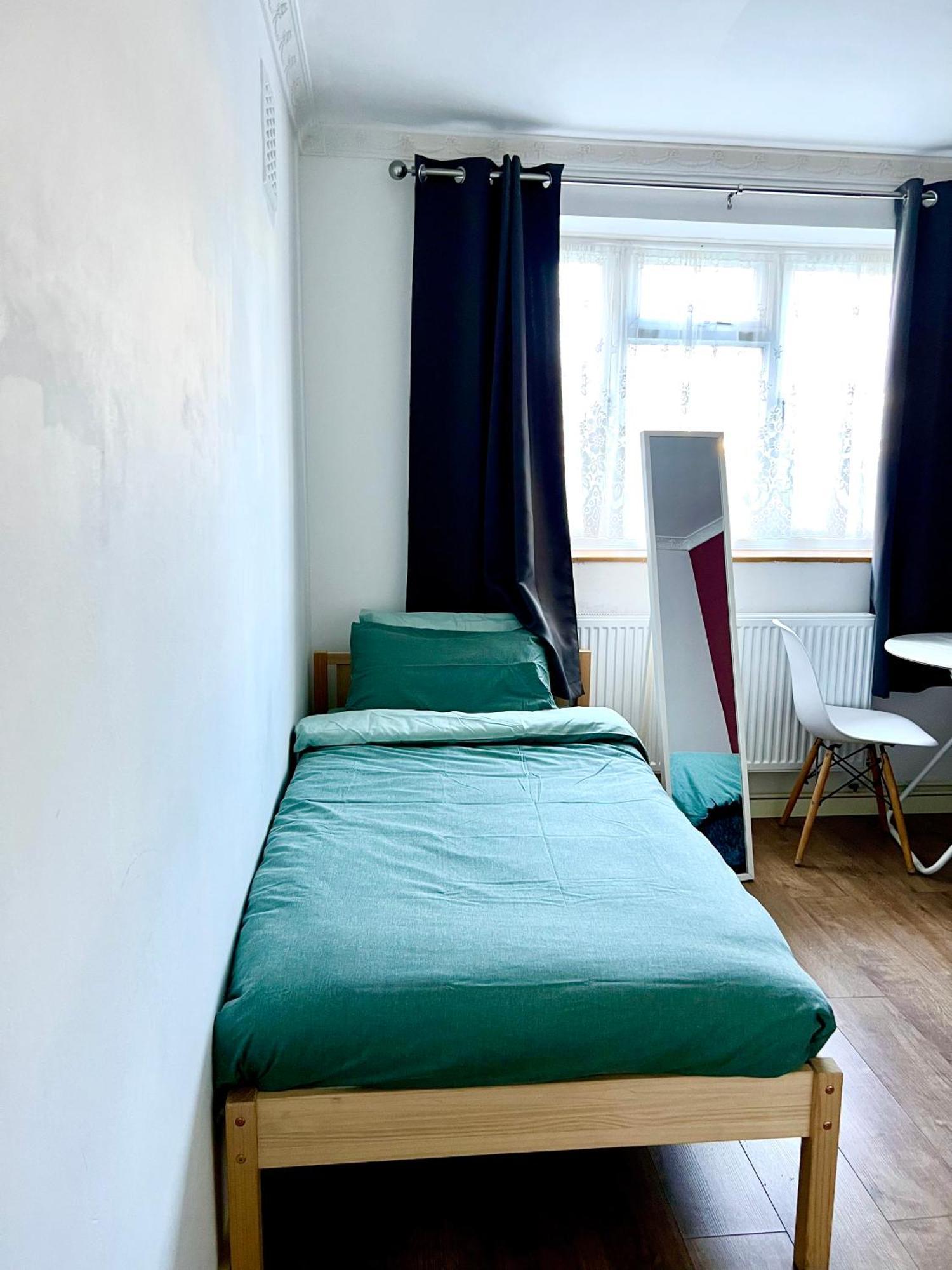 Cosy 4 Bedrooms Apartment London