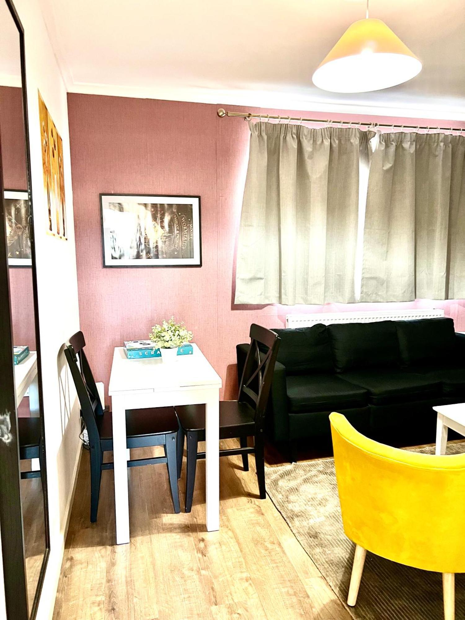 Cosy 4 Bedrooms London