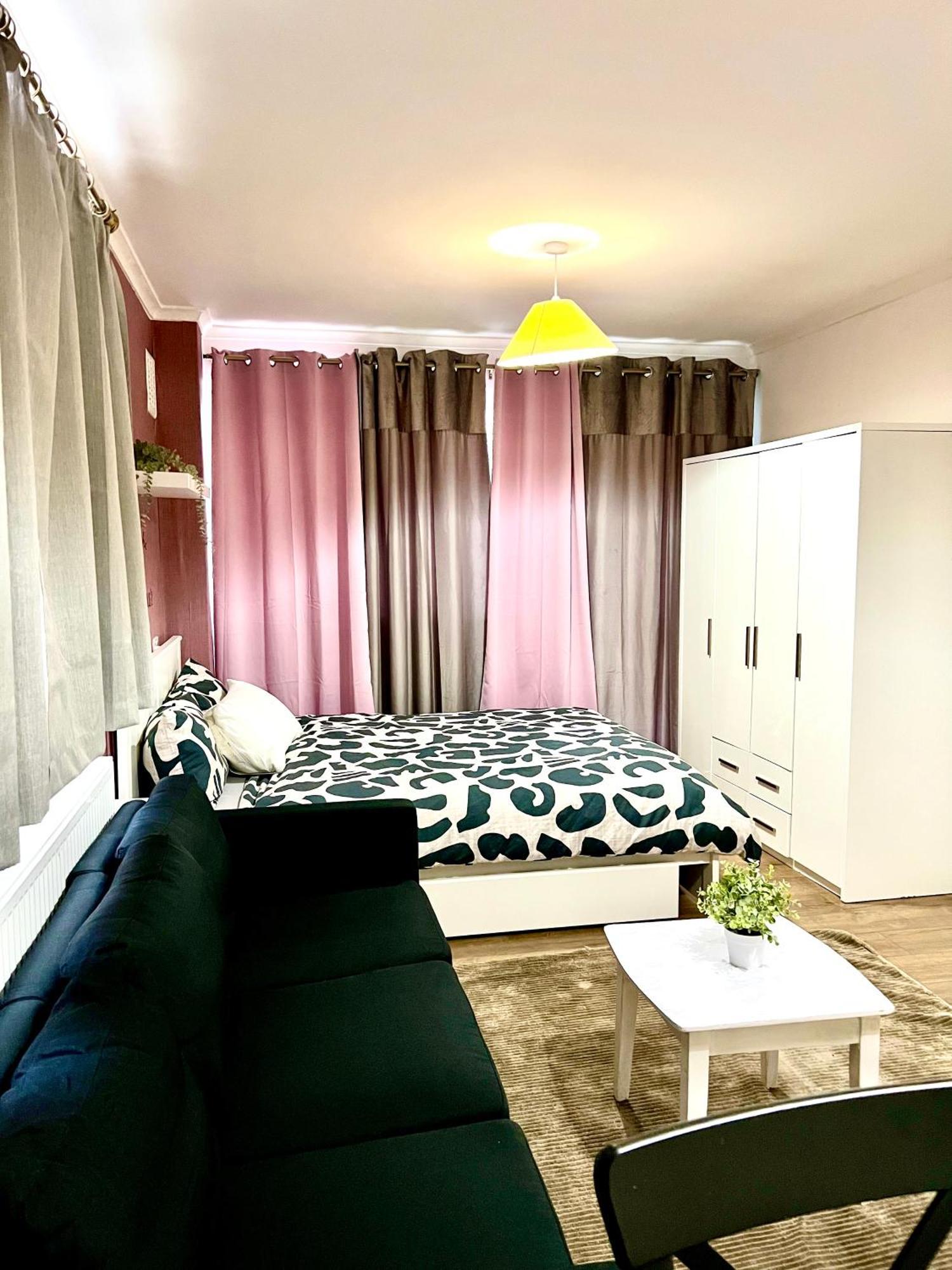 Cosy 4 Bedrooms Apartment London