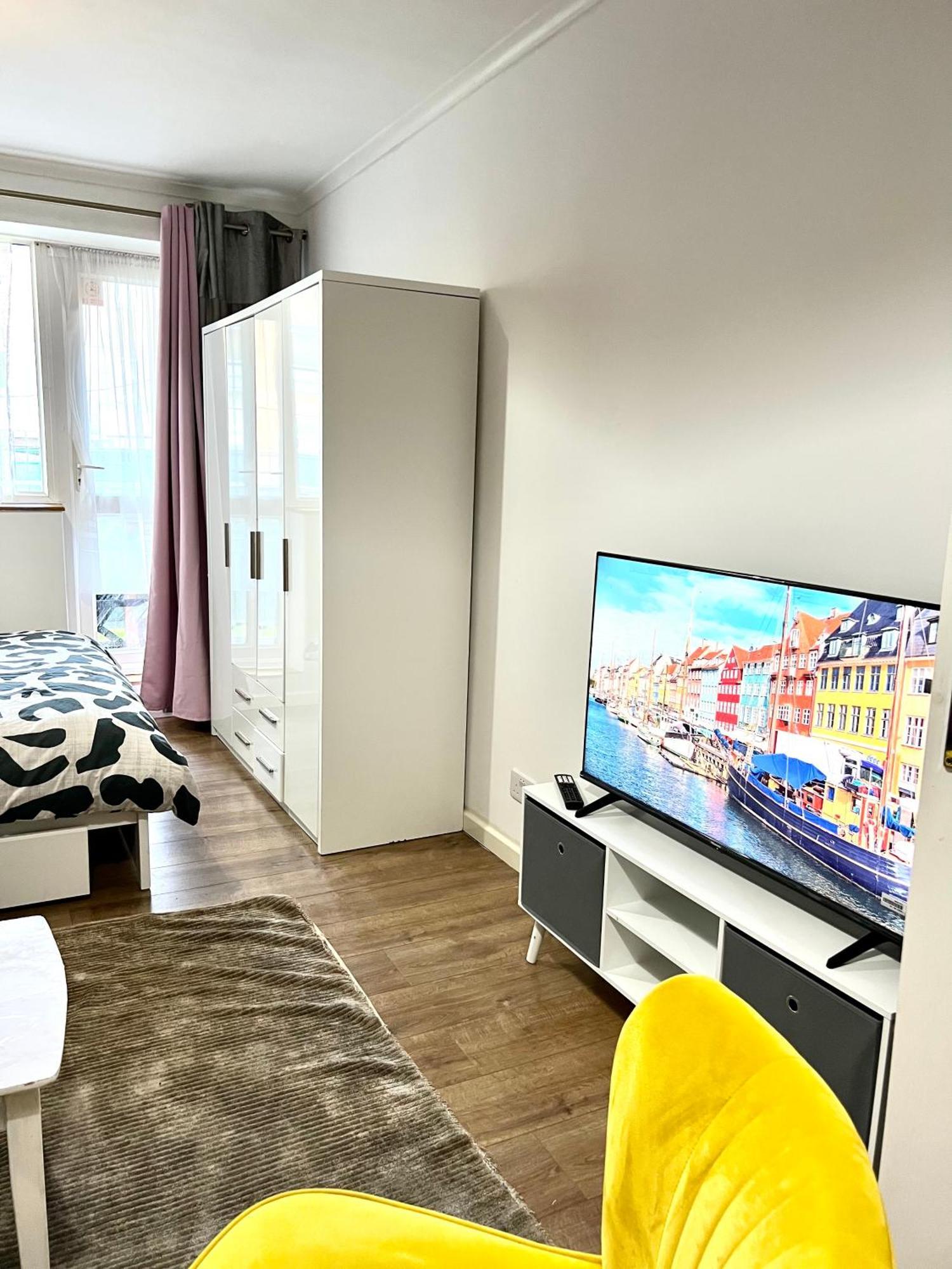 Cosy 4 Bedrooms Apartment *