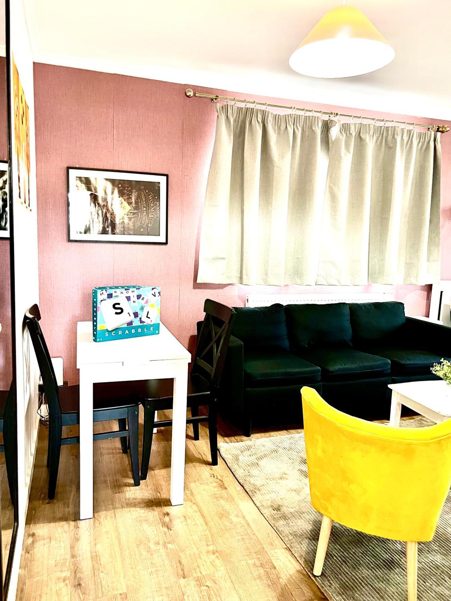 Cosy 4 Bedrooms Apartment *
