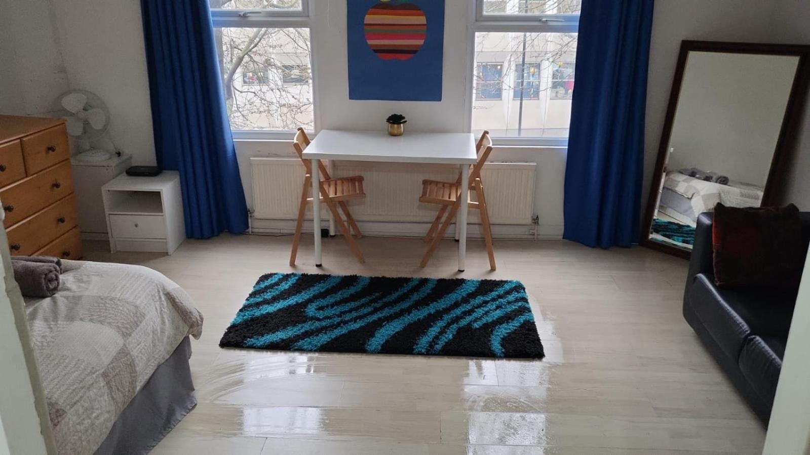 Renovated Family With Shared Kitchen And Bathroom In Angel London