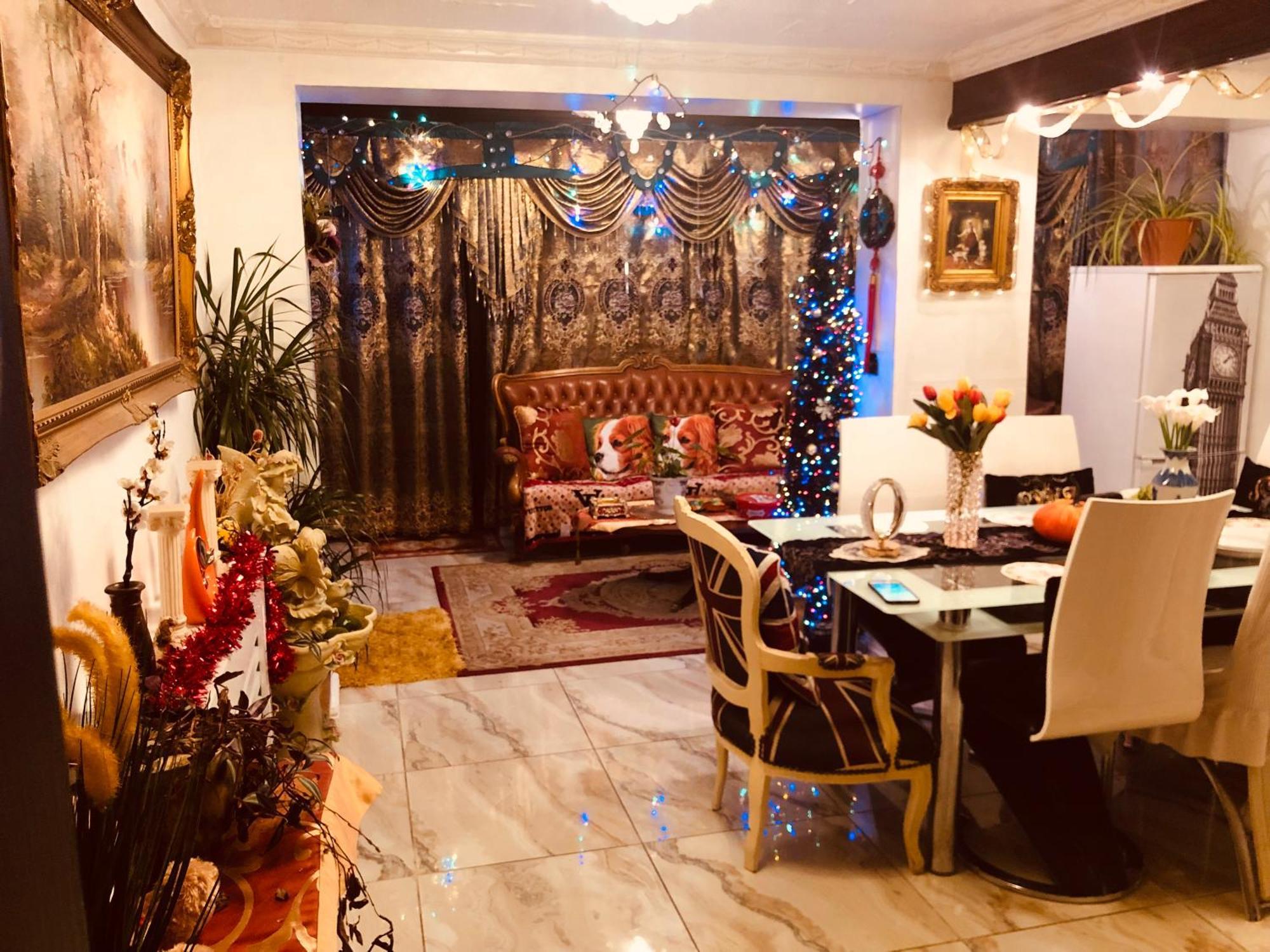 Cheerful 4 Bedroom House With Garden Free Parking *