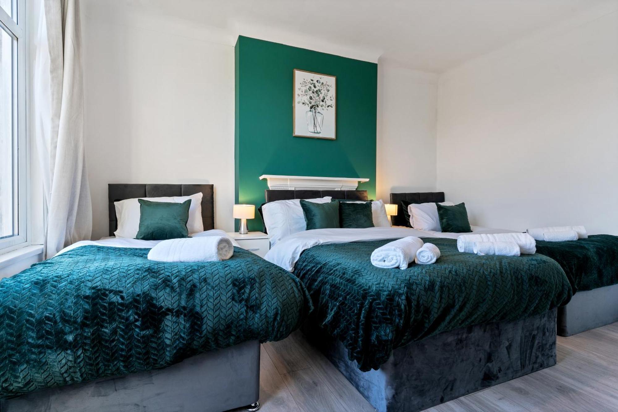Stylish 2 Bed Near Apartment *
