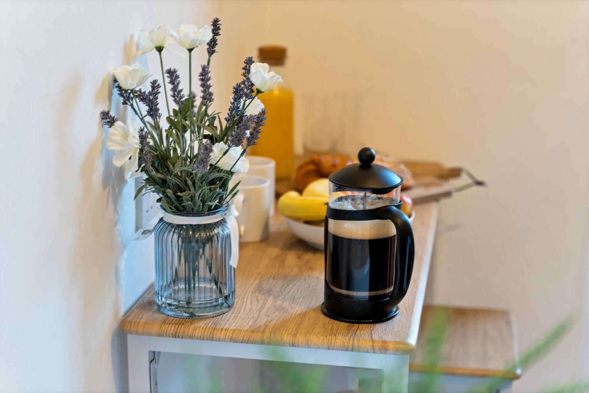Stylish 2 Bed Near Apartment *