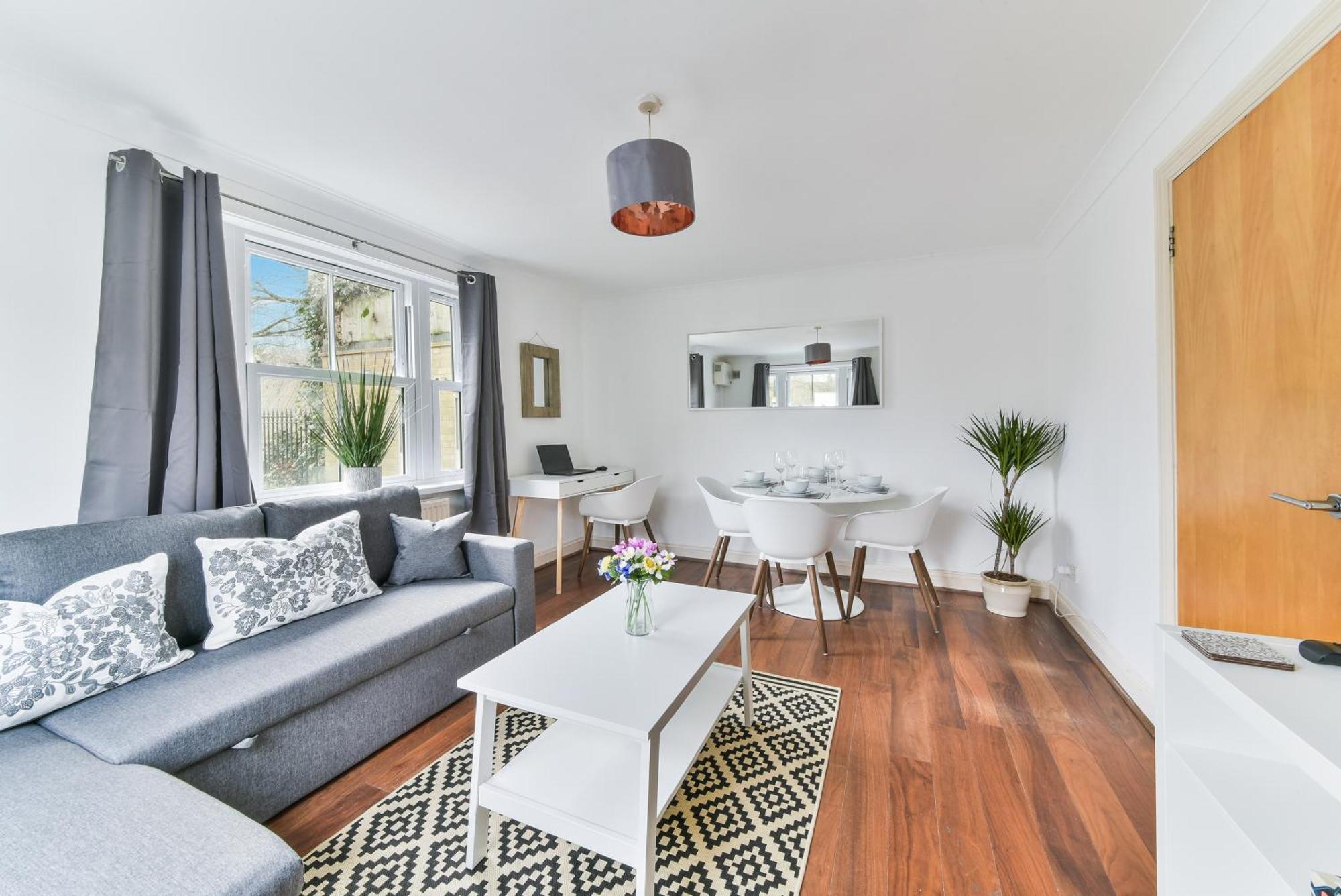 Fantastic Central Line City-pad!