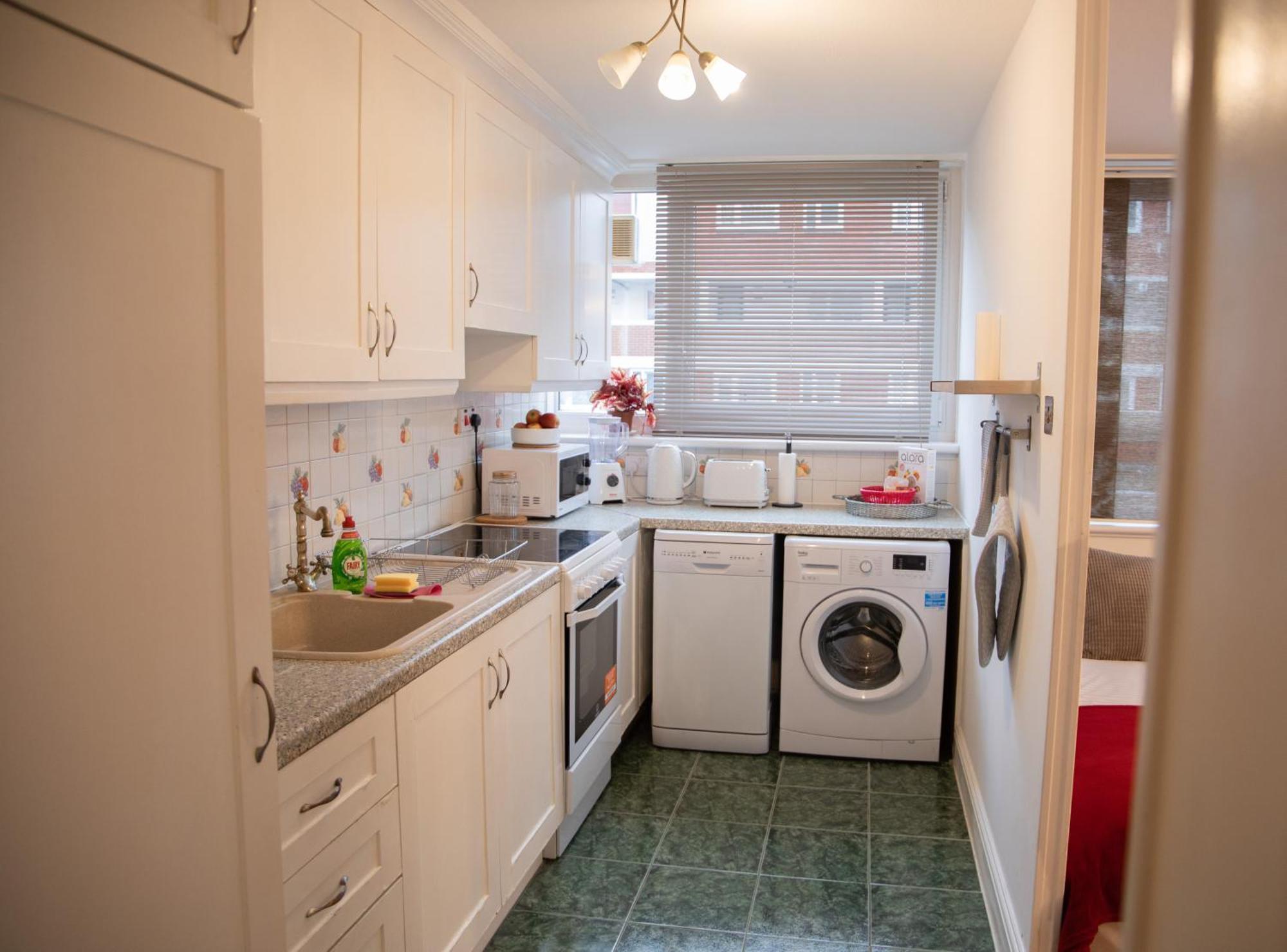 Apartment Bright And Spacious One Bedroom Apparment, Free Parking *