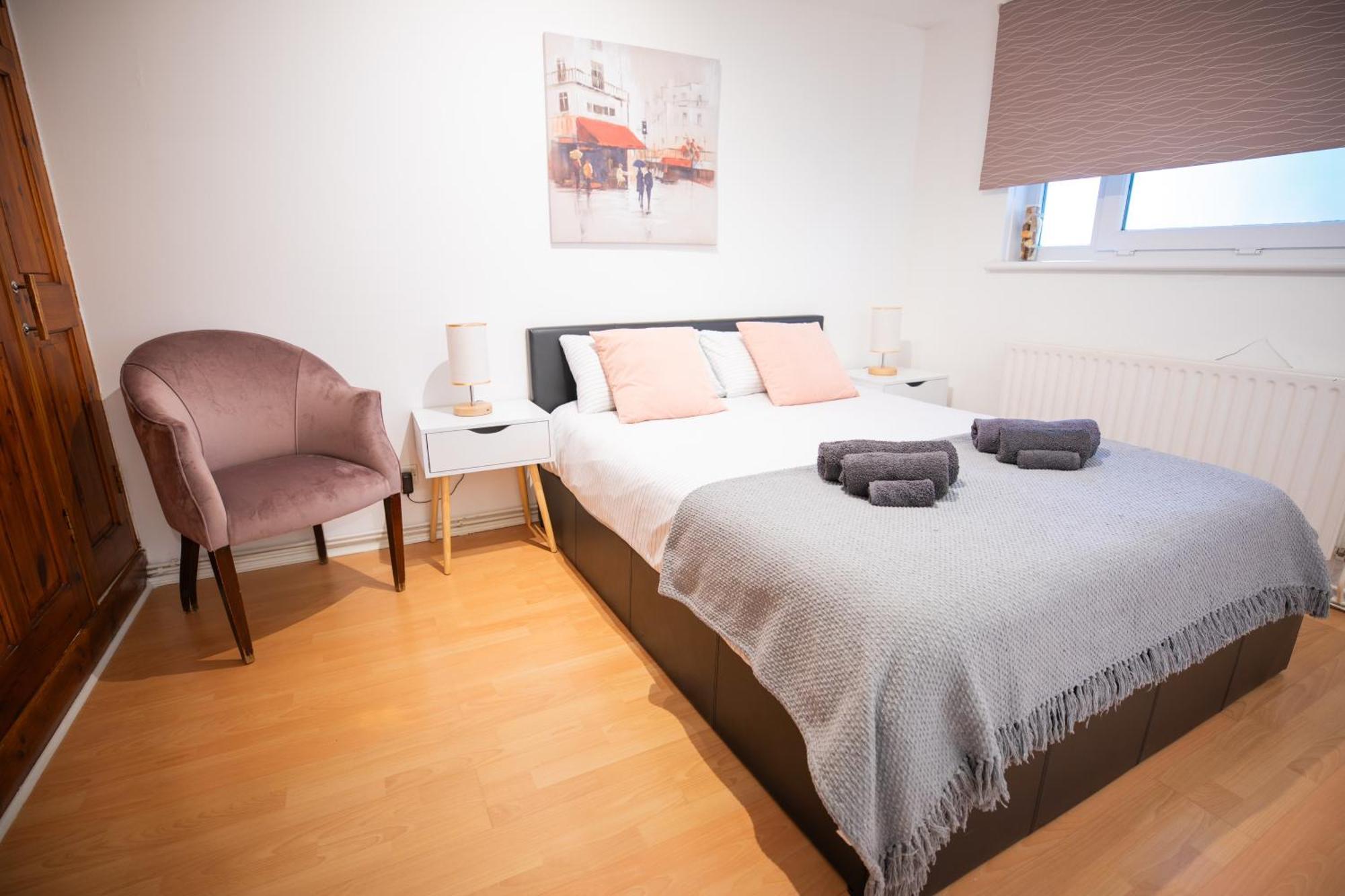 Bright And Spacious One Bedroom Apparment, Free Parking London