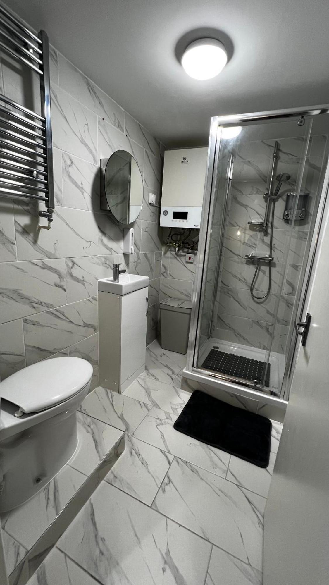 Apartment Charming Bedroom Flat London