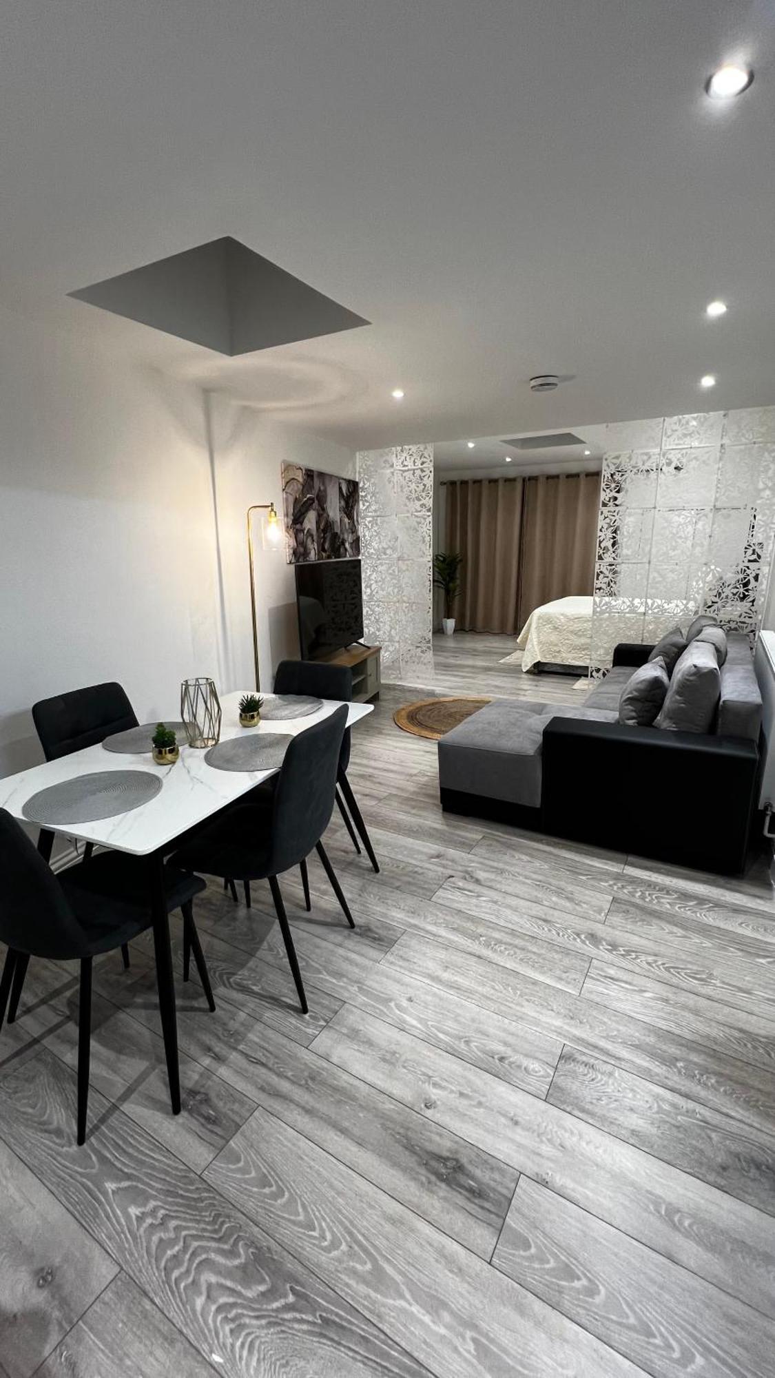 Charming Bedroom Flat Apartment *
