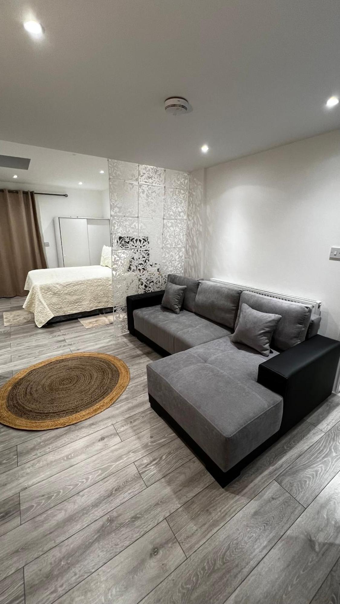 Charming Bedroom Flat * London