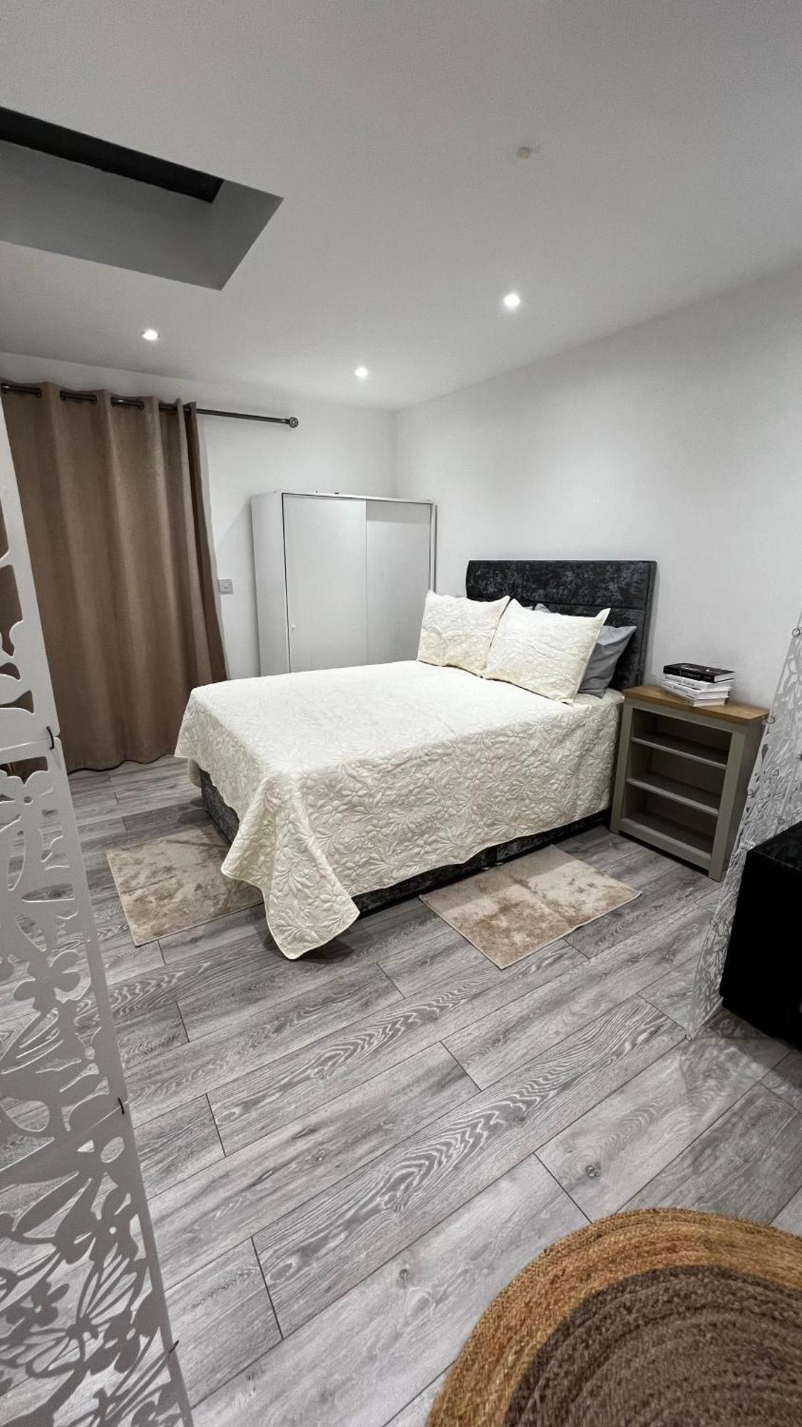 Charming Bedroom Flat