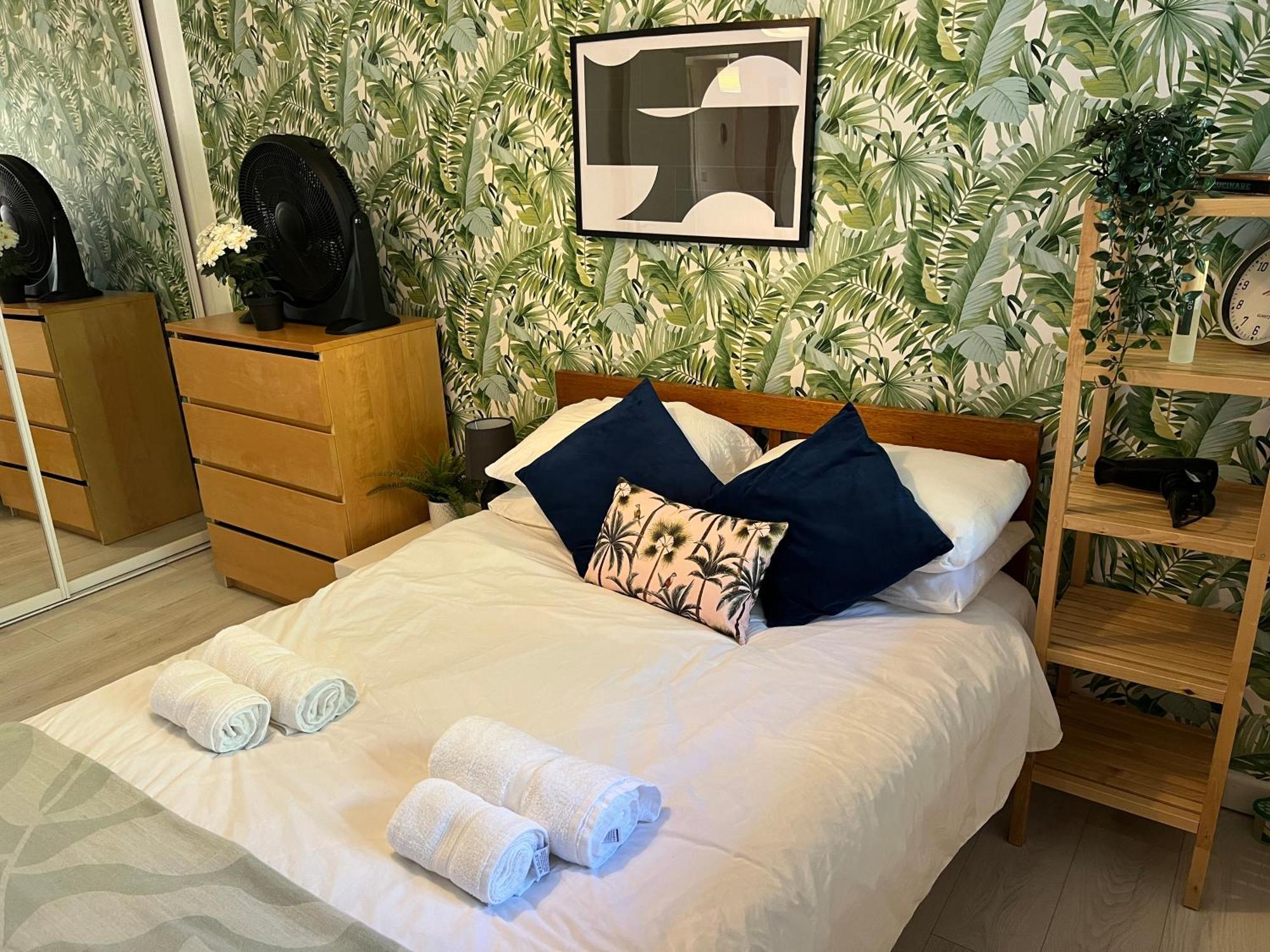 Tower Bridge King Bed En-suite With Parking & Balcony Apartment