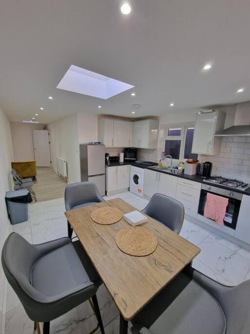 Modern Flat On Lea Bridge Road.