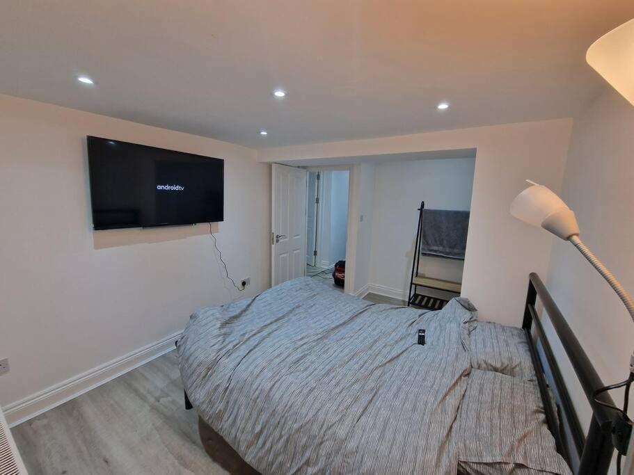 Modern Flat On Lea Bridge Road. Apartment *