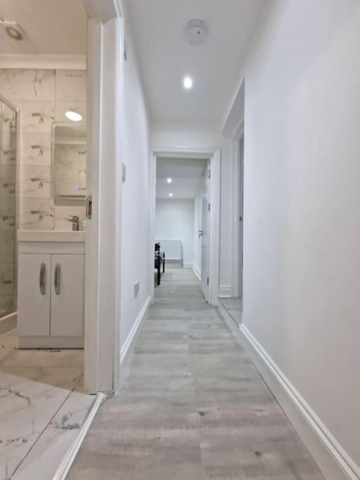 Apartment Modern Flat On Lea Bridge Road. London