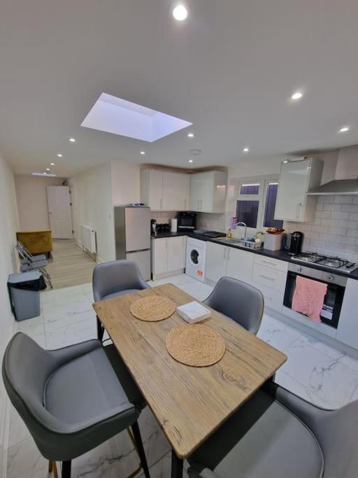 Modern Flat On Lea Bridge Road. * London