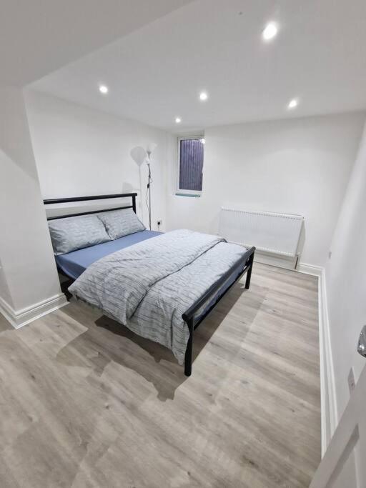 Apartment Modern Flat On Lea Bridge Road. London