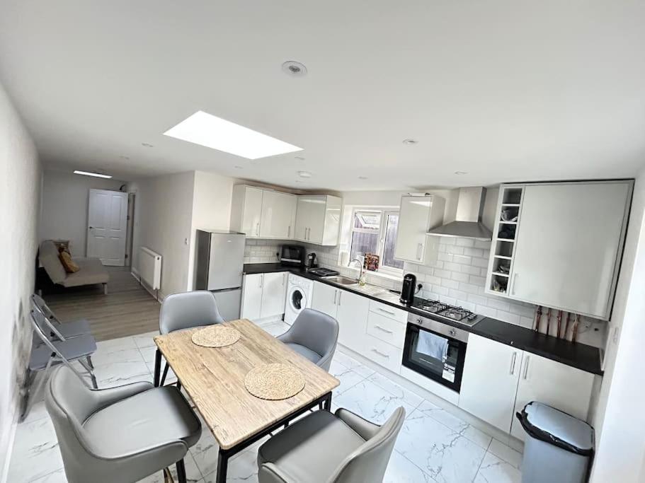 Modern Flat On Lea Bridge Road.