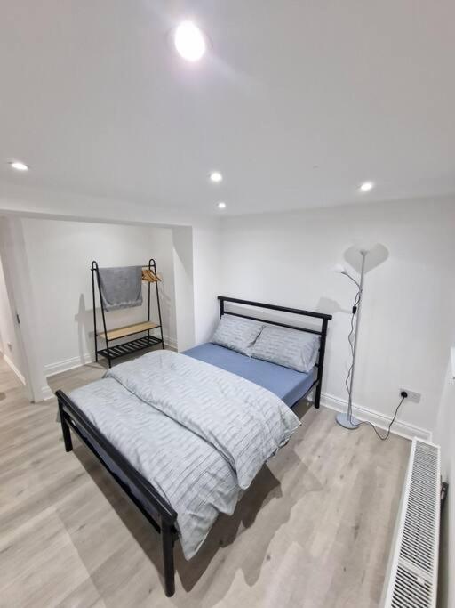 Modern Flat On Lea Bridge Road. *