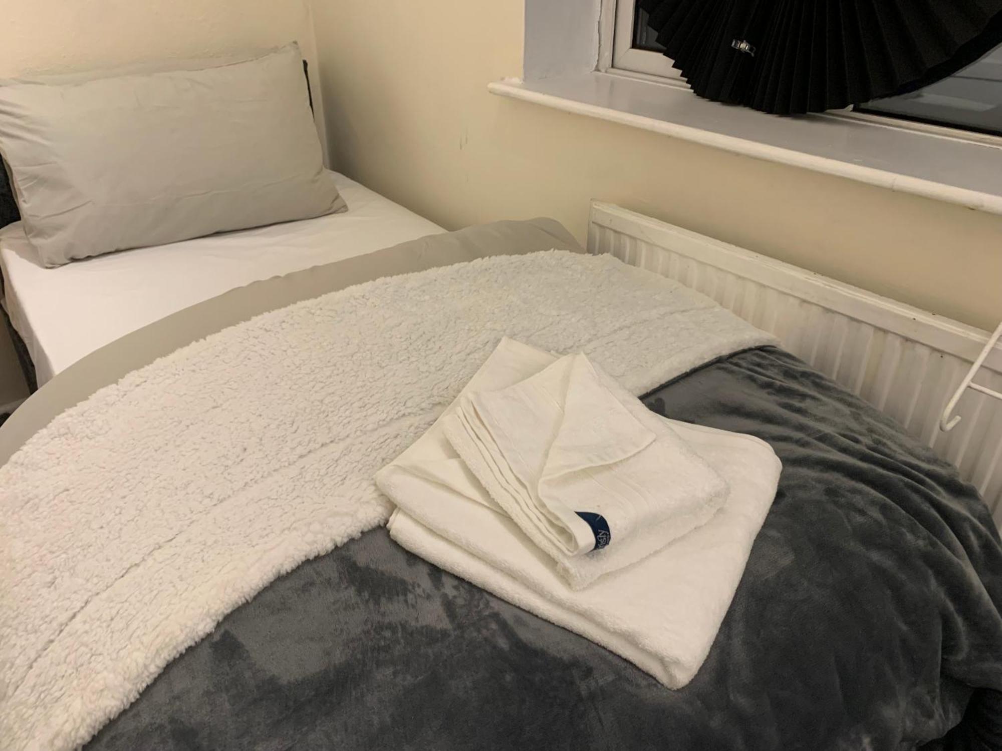 Lovely Contractor Family House * London