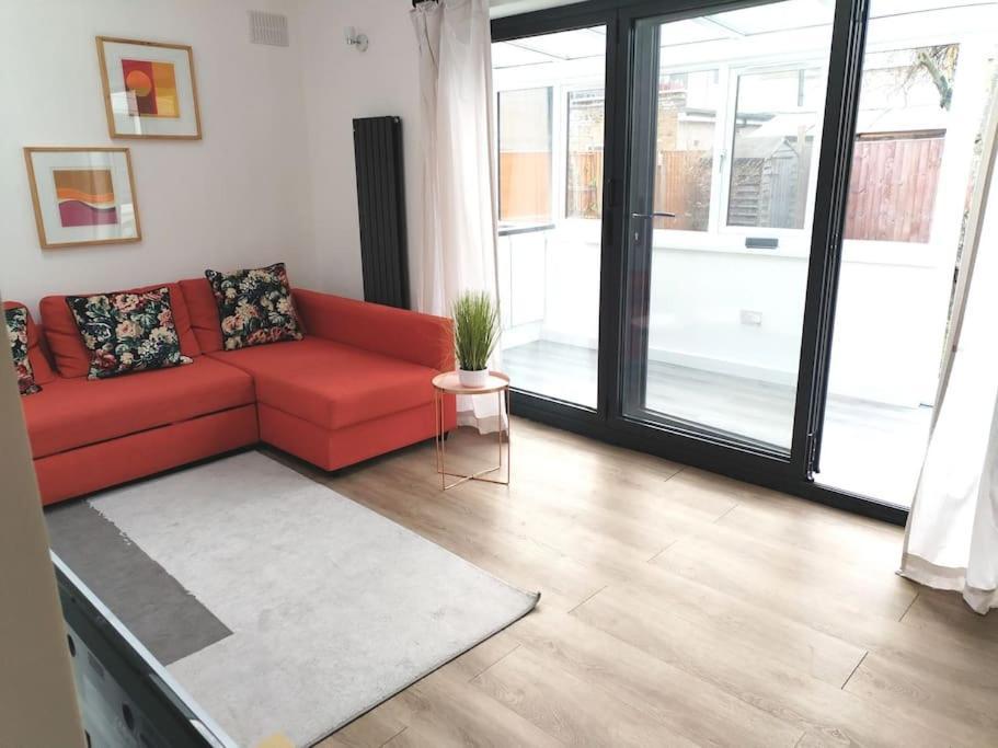 Cosy Near E1 Ferienhaus London