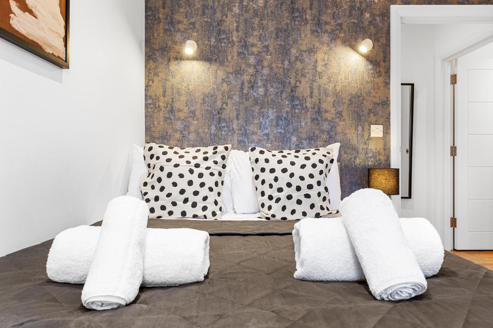 Modern One Bedroom Flat - Near Heathrow, Windsor Castle, Thorpe Park - Staines Tw18 * London