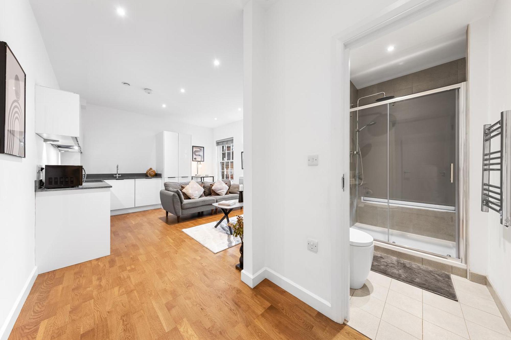 Apartment Modern One Bedroom Flat - Near Heathrow, Windsor Castle, Thorpe Park - Staines Tw18