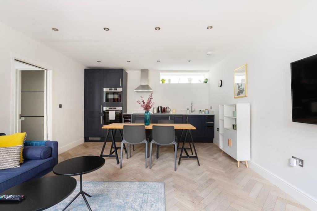 Beautiful 3 Bd House In Paddington Leilighet London