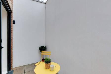 Modern Ealing With Large Private Patio Apartamento Londres