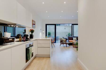 Modern Ealing With Large Private Patio Apartamento Londres