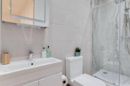 Modern Ealing With Large Private Patio Apartamento