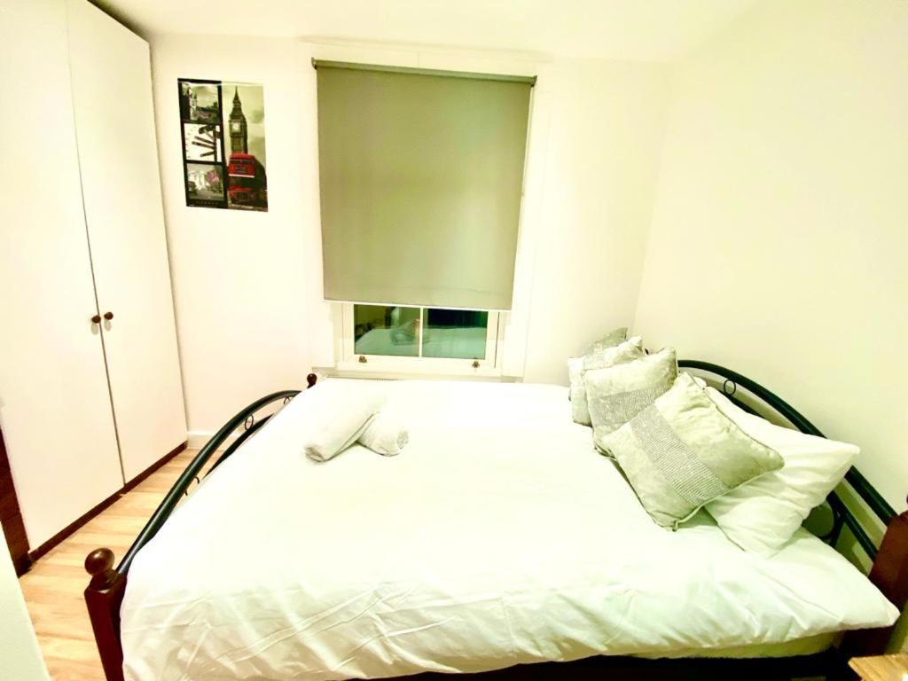 One Bedroom Queen's Park In * London
