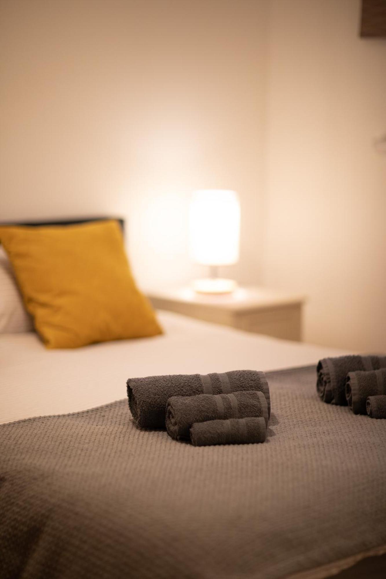 Bright And Spacious One Bedroom Apparment, Free Parking Leilighet