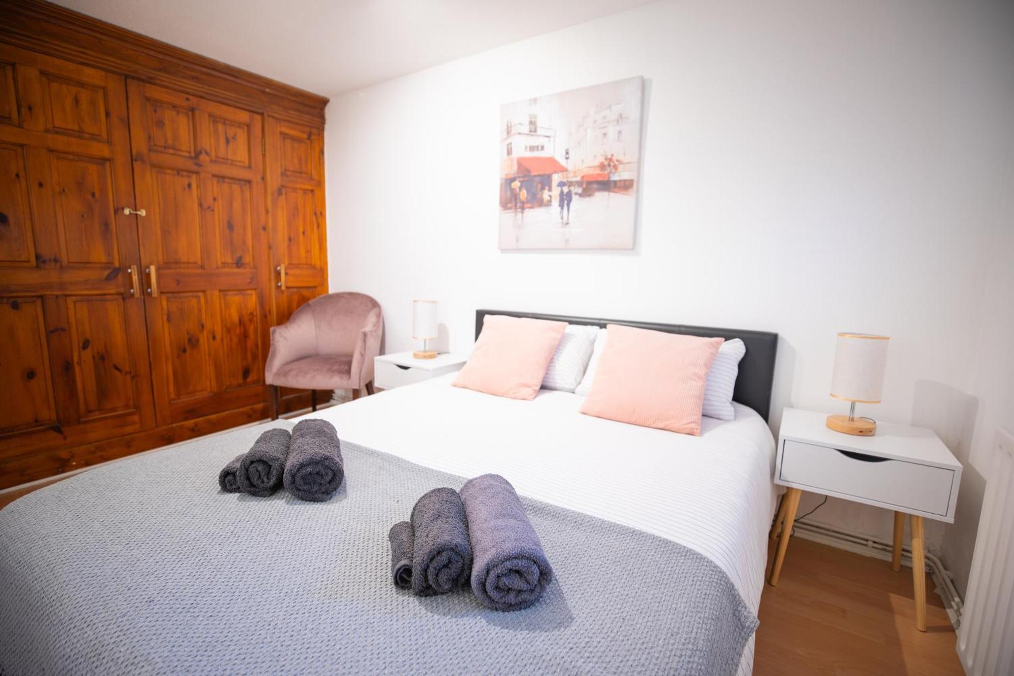 Leilighet Bright And Spacious One Bedroom Apparment, Free Parking *
