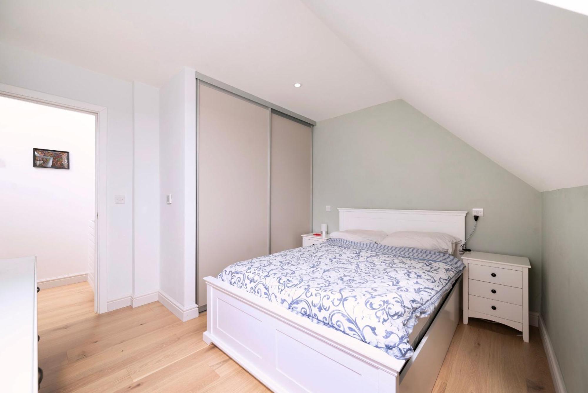 Appartement Chic City 1 Bedroom With Balcony Views Londen