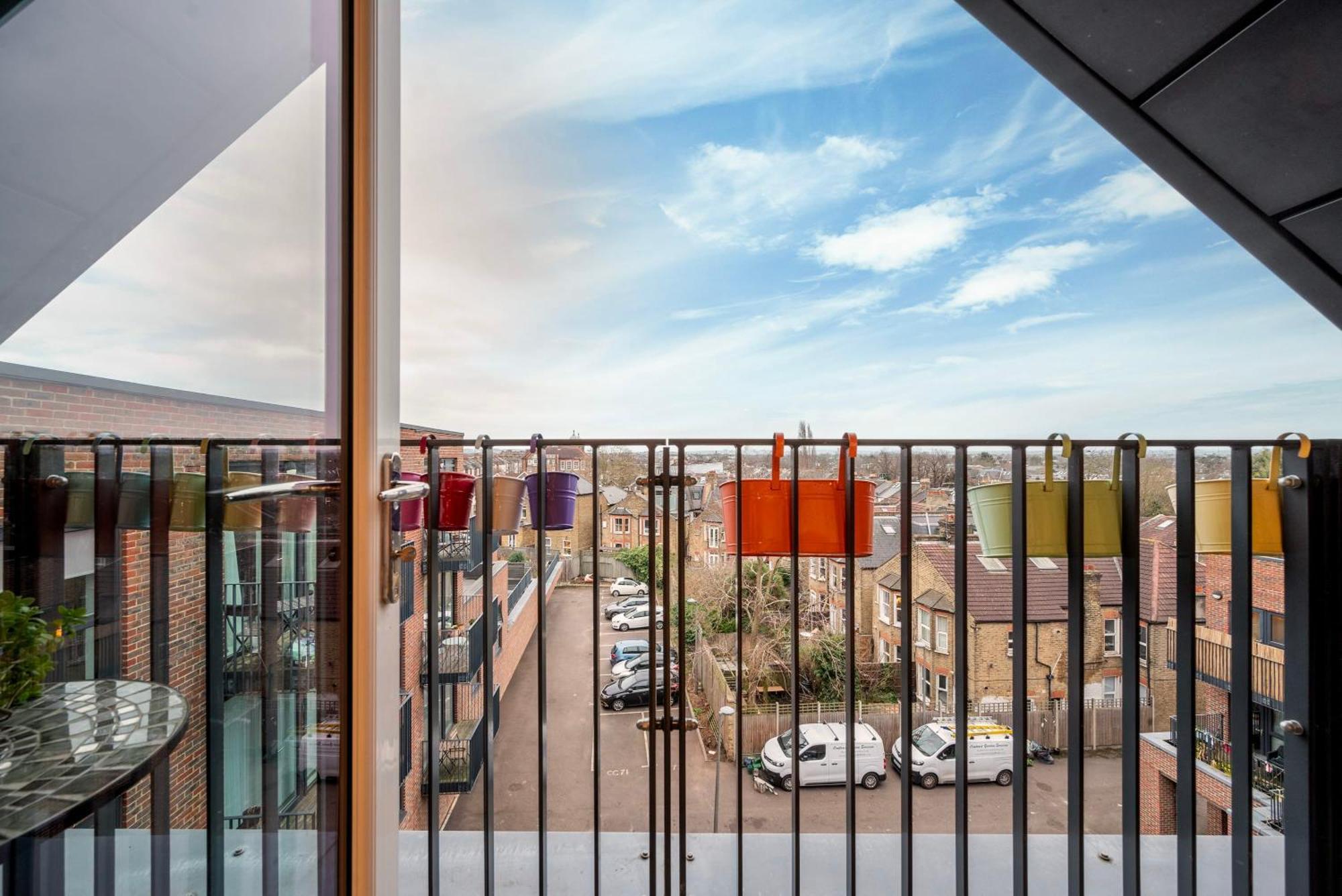 Chic City 1 Bedroom With Balcony Views Appartement *