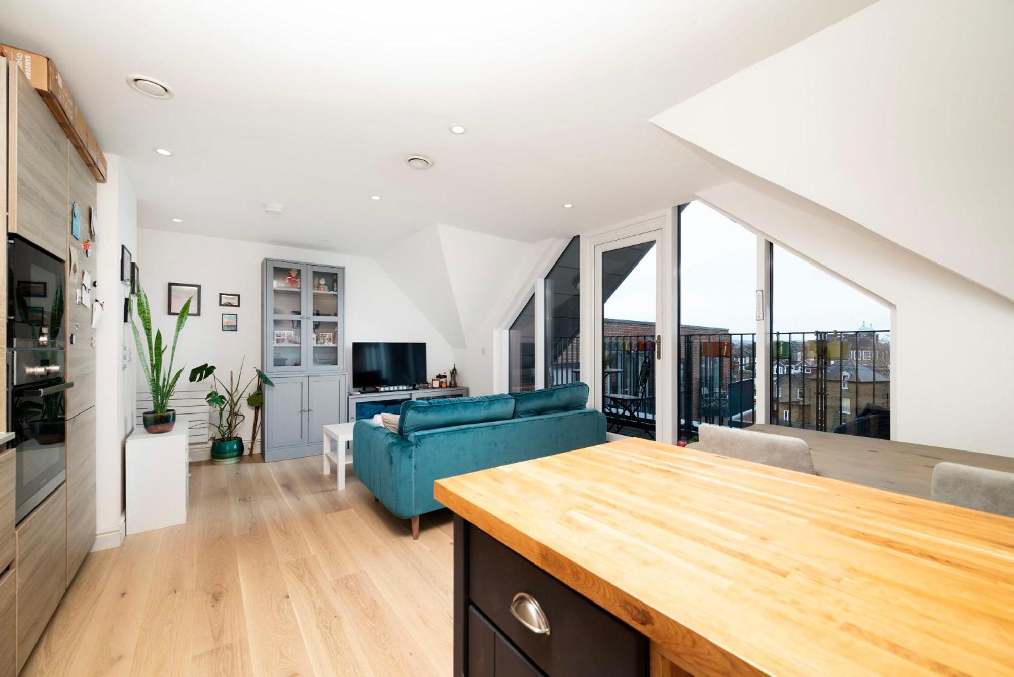 Chic City 1 Bedroom With Balcony Views Appartement