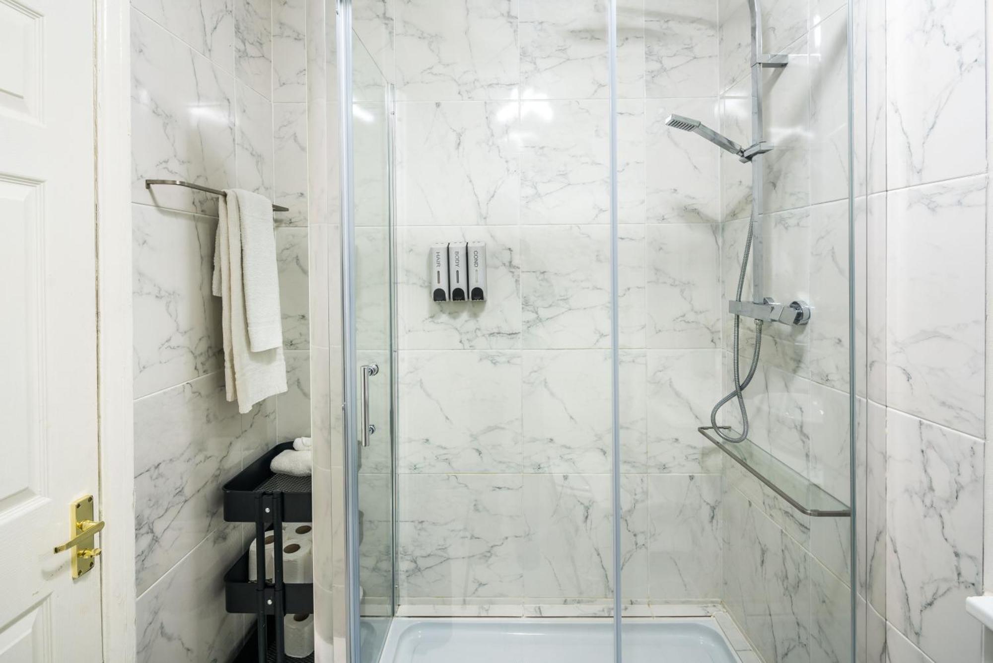 Charming Spacious 2br Flat Near Station Parking Apartment London
